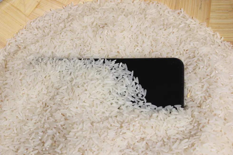 How to save your iPhone when it has been damaged by water?