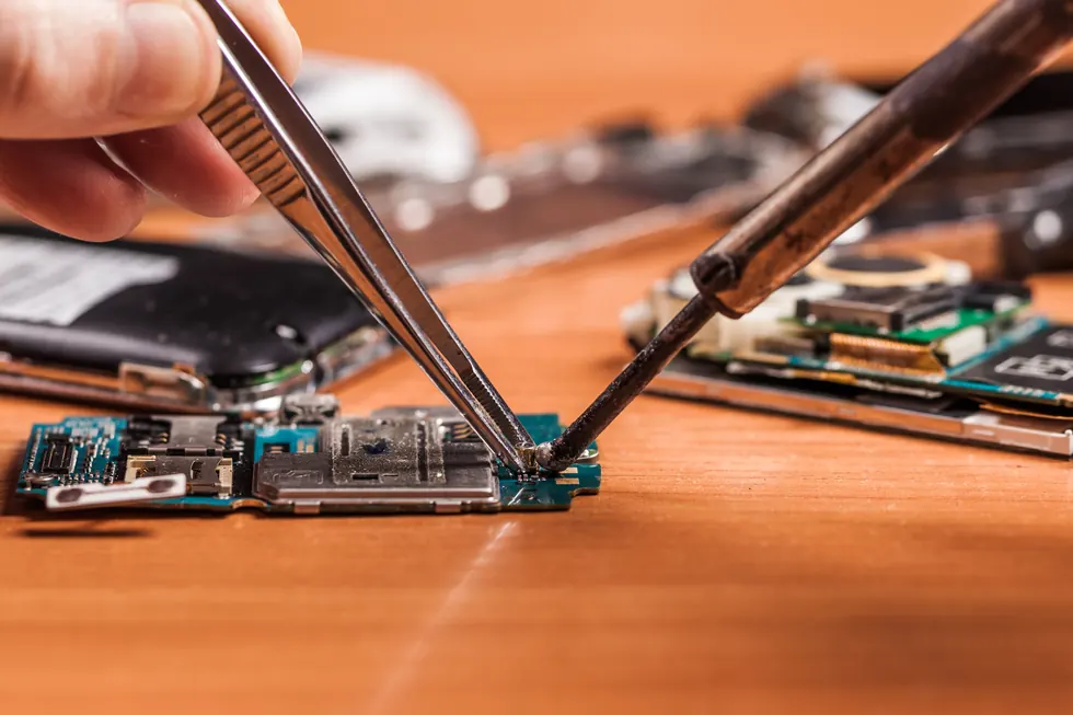 The advantages of having your iPhone repaired locally in Montreal