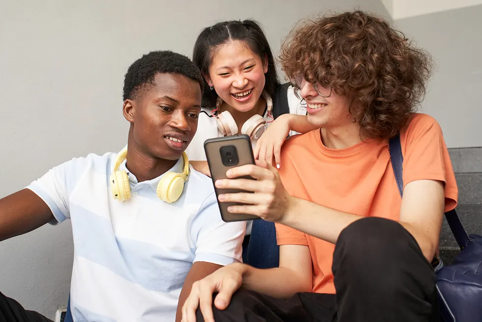 Pourquoi opter pour un téléphone reconditionné pour votre adolescent?