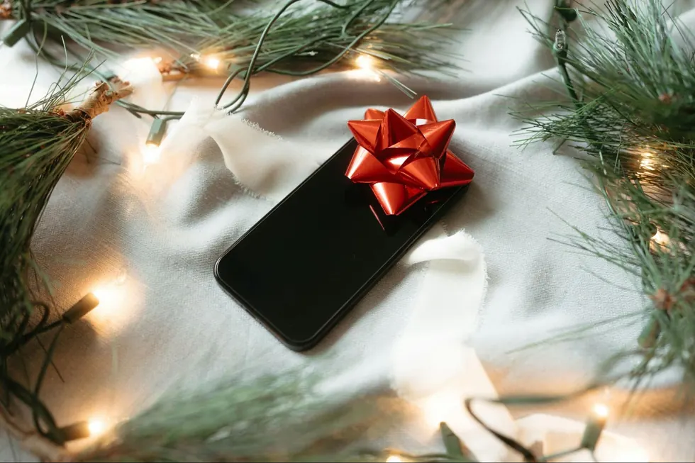 Buying a used cell phone as a Christmas gift