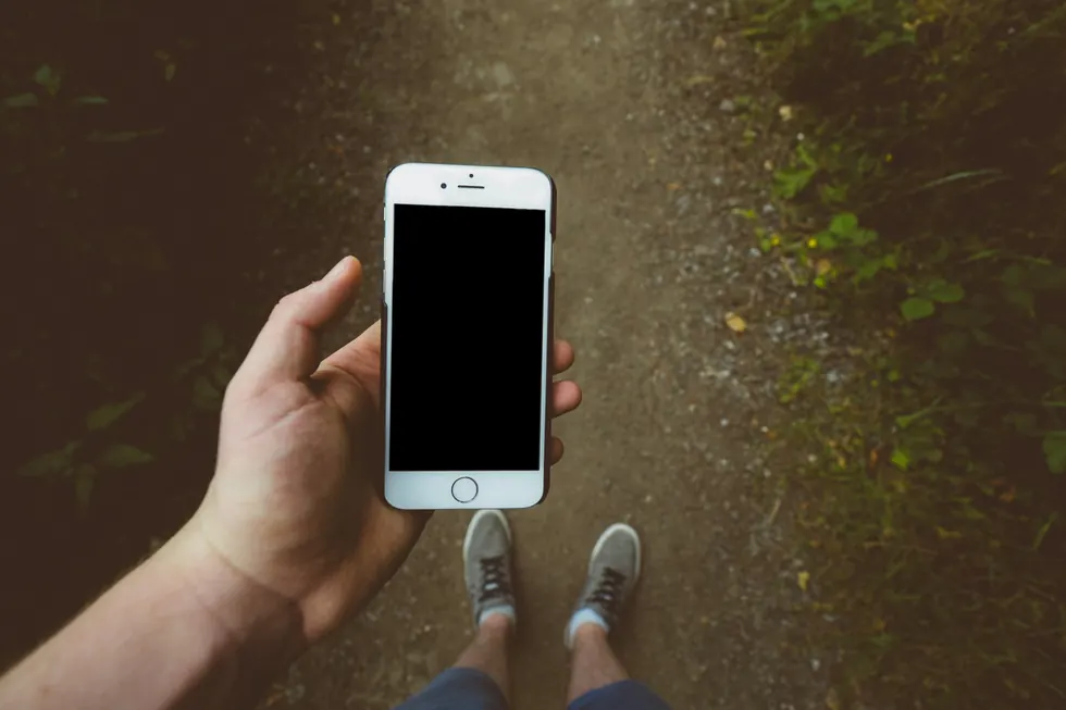 Mon téléphone sonne mais l'écran reste noir: Quoi faire?