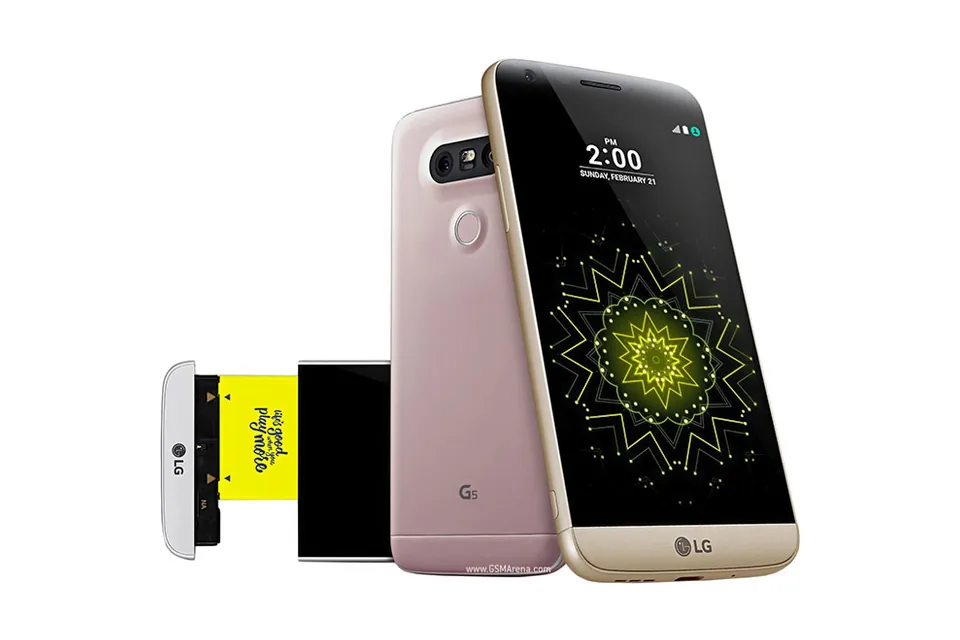 LG G5, shown from the back in its colours and from the front