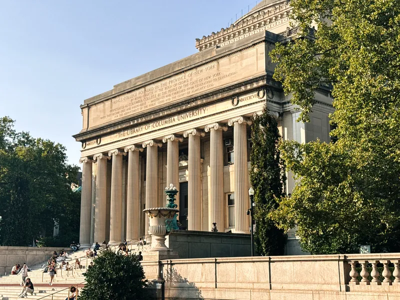 Façade d'une bibliothèque universitaire