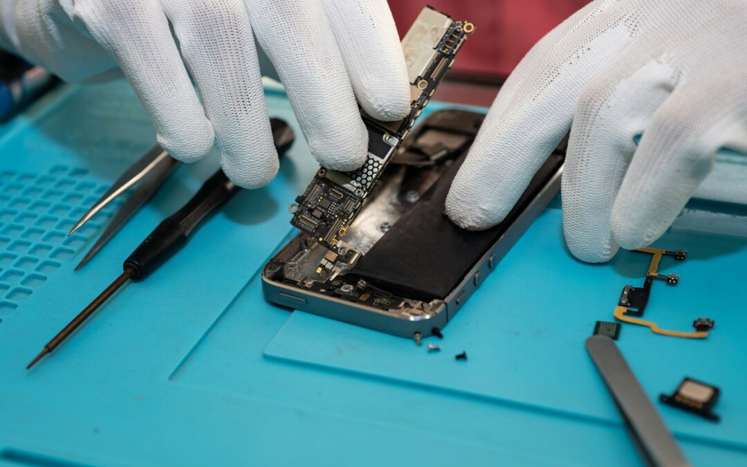 Having your iPhone repaired in Mont-Royal has never been so easy and convenient!